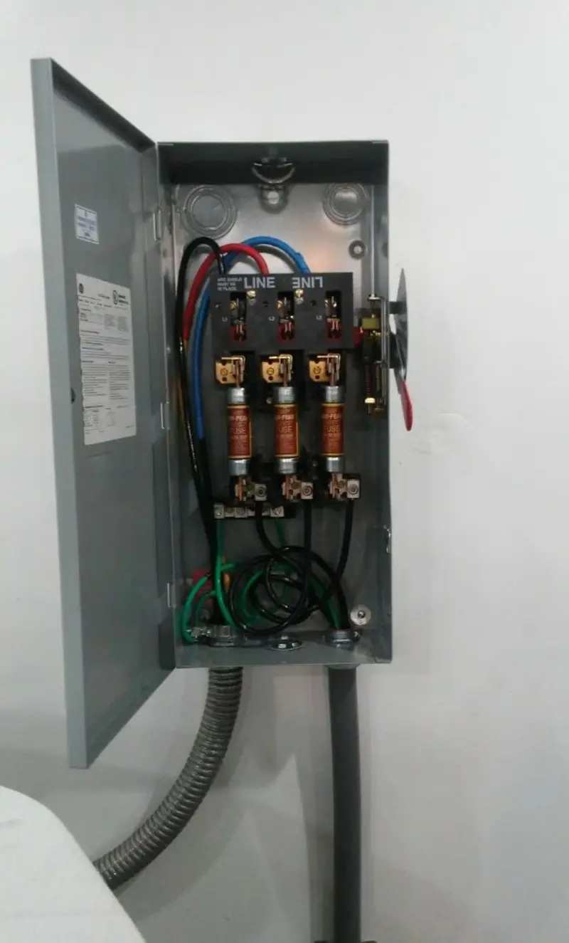 Three-phase disconnect switch installed for Electrical Wiring & Rewiring in Vidalia